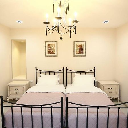 Old Corner Apartment Tbilisi ภายนอก รูปภาพ