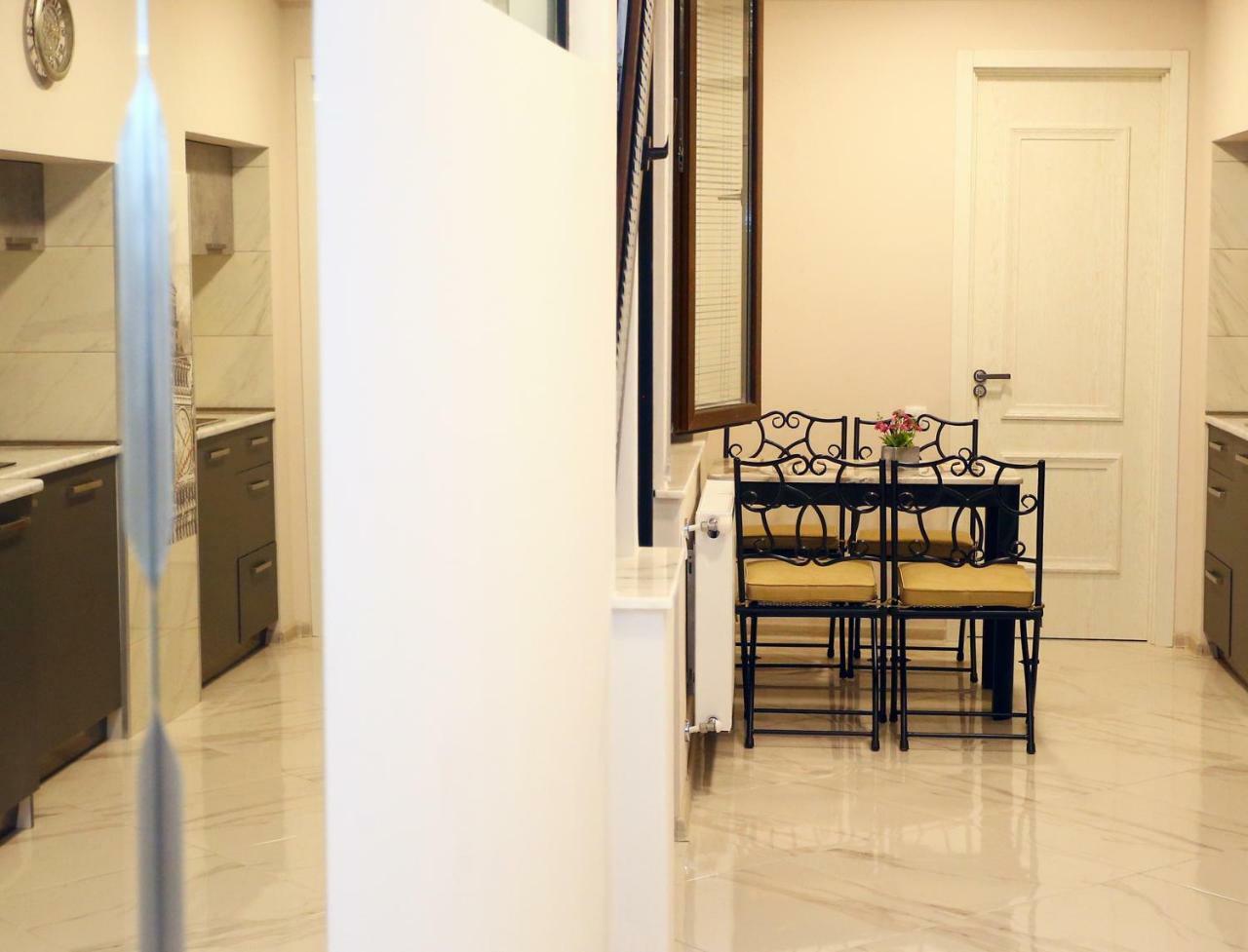 Old Corner Apartment Tbilisi ภายนอก รูปภาพ