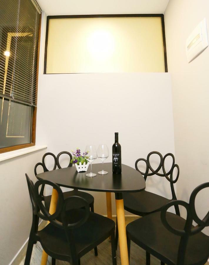 Old Corner Apartment Tbilisi ภายนอก รูปภาพ